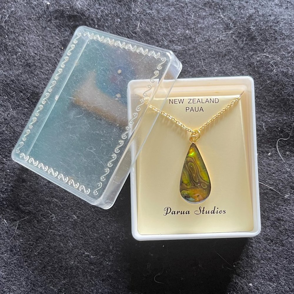 *🎉Price Reduced🎉”NEW** New Zealand Paua Abalone Shell Gold-Tone Teardrop Necklac